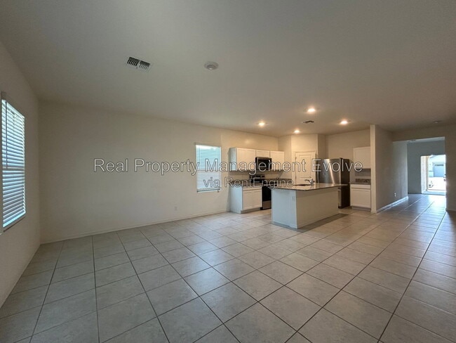 Building Photo - 6512 W Magdalena Ln