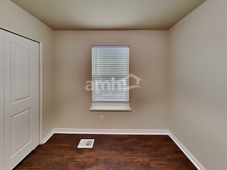 Building Photo - 4452 Heritage Dr