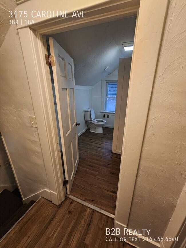 Building Photo - 3175 Caroline Ave