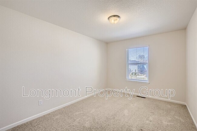 Building Photo - 679 Stonebridge Dr