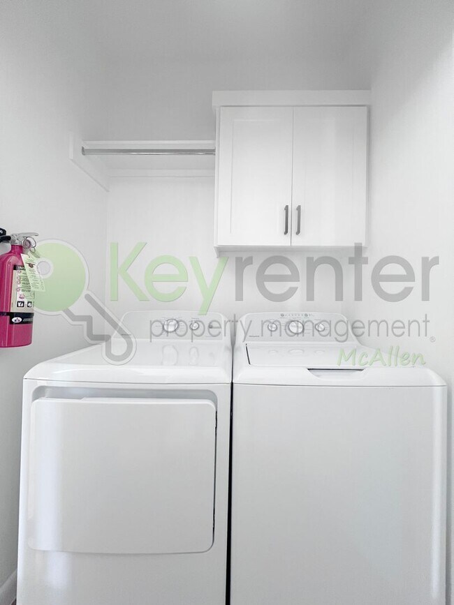 Building Photo - SUPER LOW PRICED - Like Brand New 2bed/2bath Apartment in Edinburg. Don't Miss Out!
