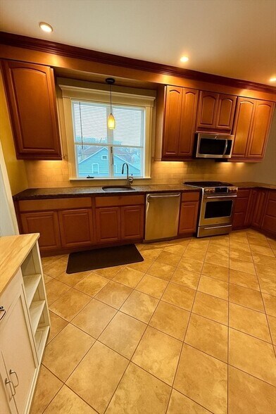 Primary Photo - 158 Highland Ave