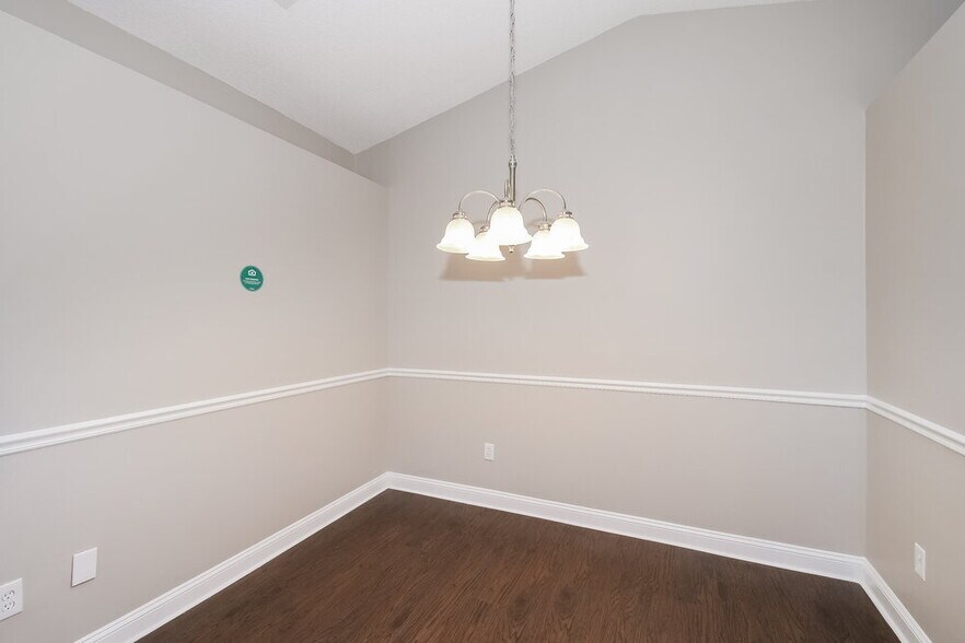 Building Photo - 1608 Twin Oak Dr W