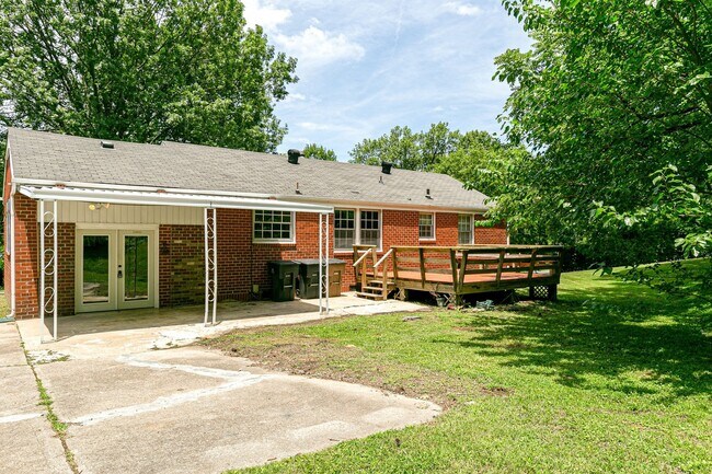 Building Photo - Cozy One Story, 3 bedroom, 2 baths, 1411 sqft