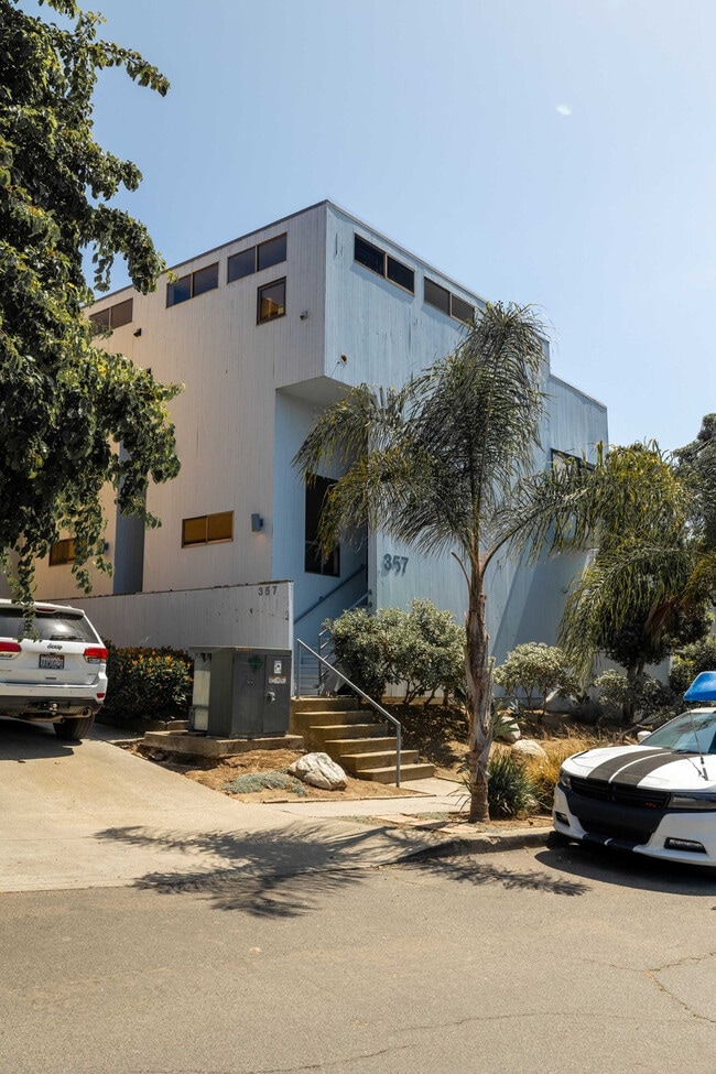 Building Photo - 357 Playa Del Sur St