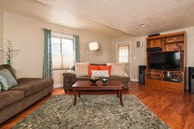 Building Photo - ONE-LEVEL 3 BED, 1 BATH, 2 GARAGE HOME ON ...