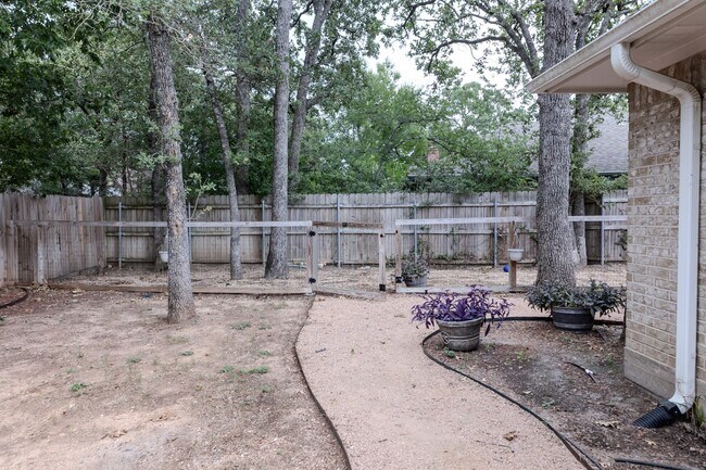Building Photo - 2803 Pueblo Ct N