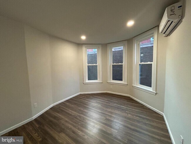 Building Photo - 566 E High St