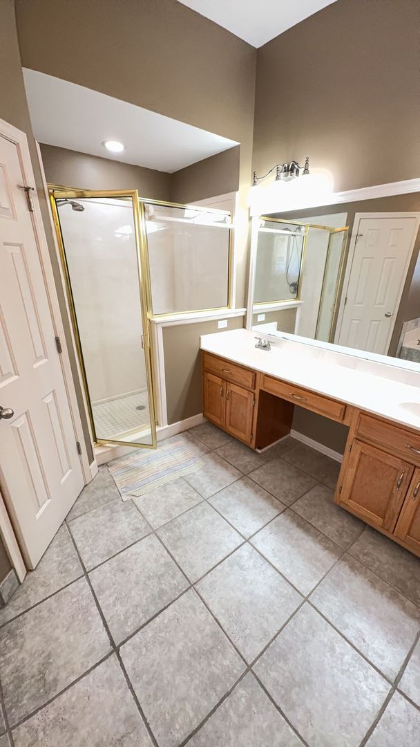 Building Photo - Beautiful 4 Bedroom - 2.5 Bath | Colliervi...