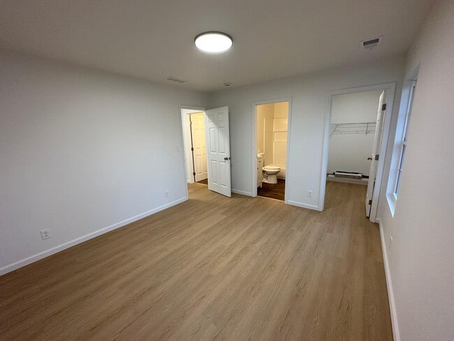 Building Photo - Thunder Dr.