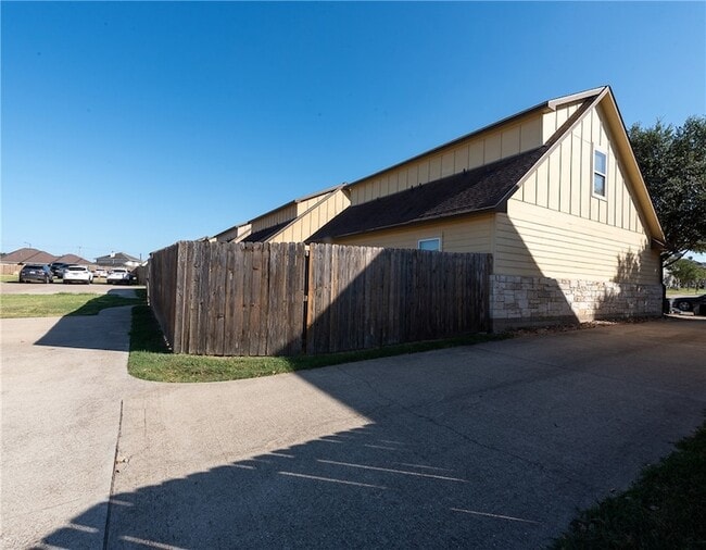 Building Photo - 3361 Keefer Loop