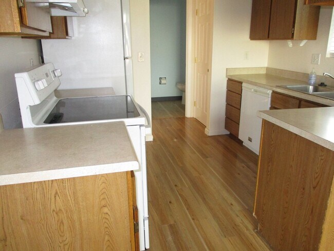 Building Photo - 120-1