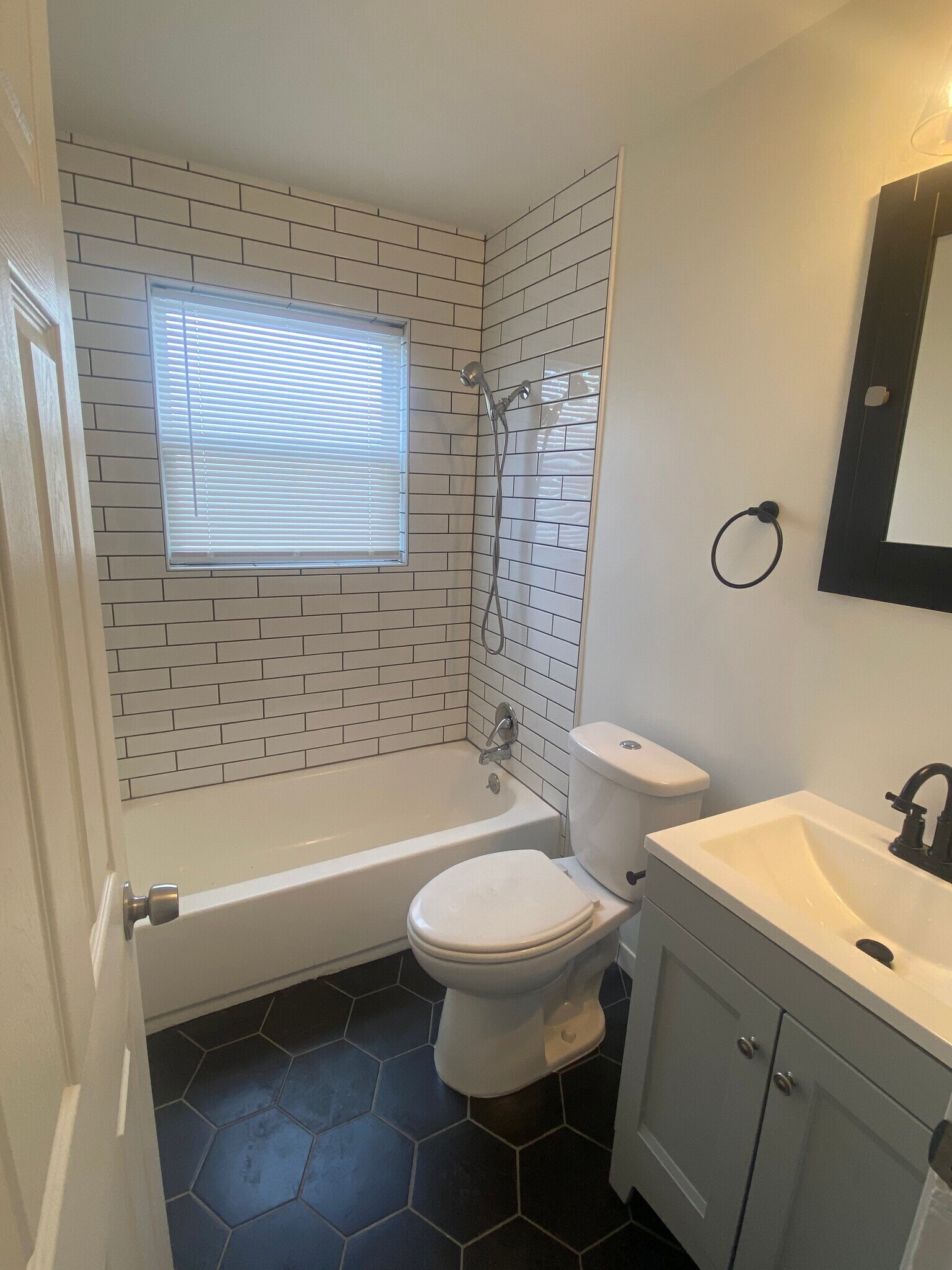 Building Photo - 291 Dakota St