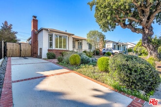 Building Photo - 8207 Stewart Ave