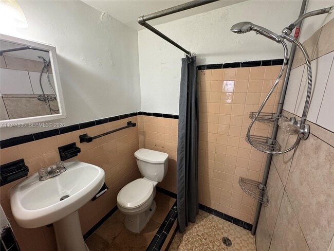 Building Photo - 921 N 17th Ct