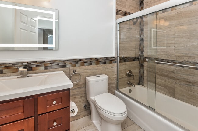 Building Photo - 10 Oxford St