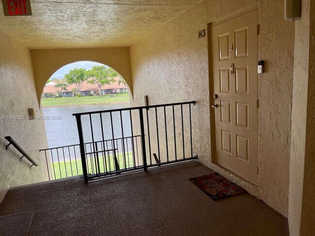 Building Photo - 806 Sky Pine Way