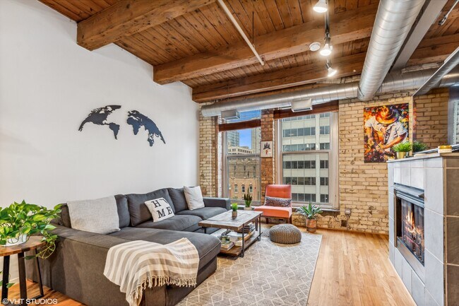 Building Photo - 420 S Clinton St