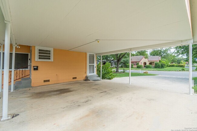 Building Photo - 416 Alexander Hamilton Dr