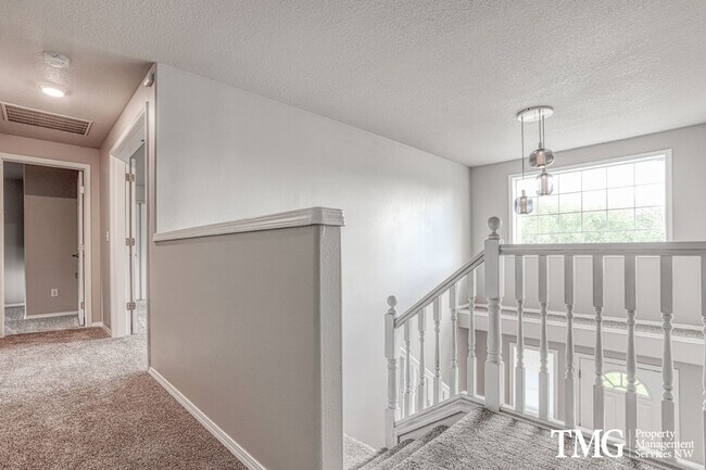 Building Photo - **MI Special: Feb Rent Free!!** 4 Bed 2.5 Bath Home Near Parks, Shopping, and Dining. Main Level ...