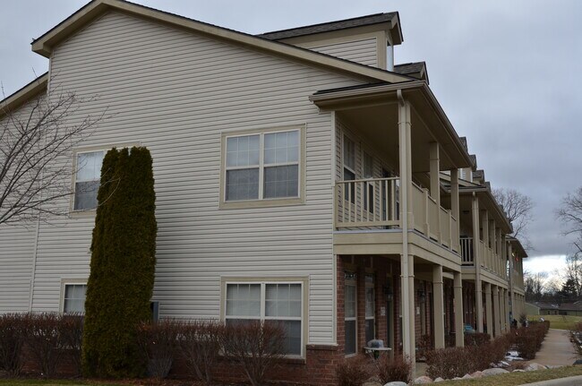 Building Photo - 474 Village Dr