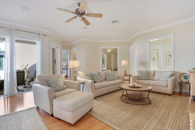 Building Photo - 122 Poinciana Dr