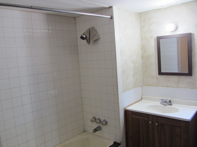 Building Photo - 1306 Avenue E