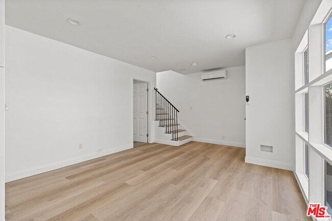 Building Photo - 814 3rd St