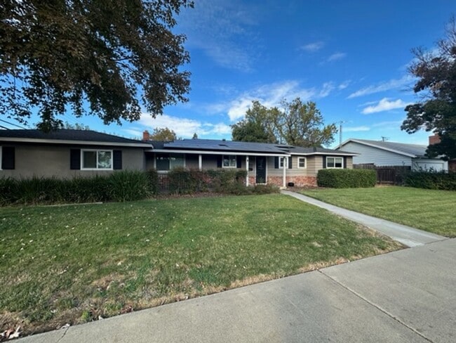 Building Photo - Home for Rent in South Woodland with Solar
