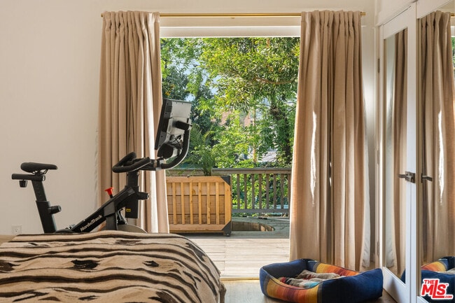 Building Photo - 6031 Mesa Ave