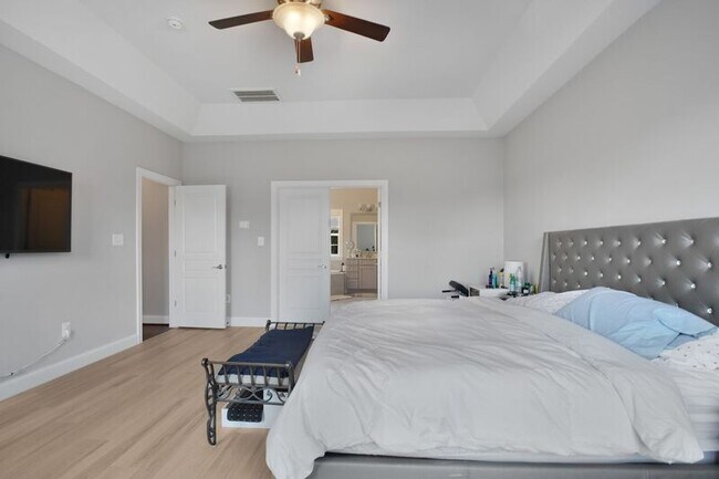 Building Photo - 9366 Alder Dr