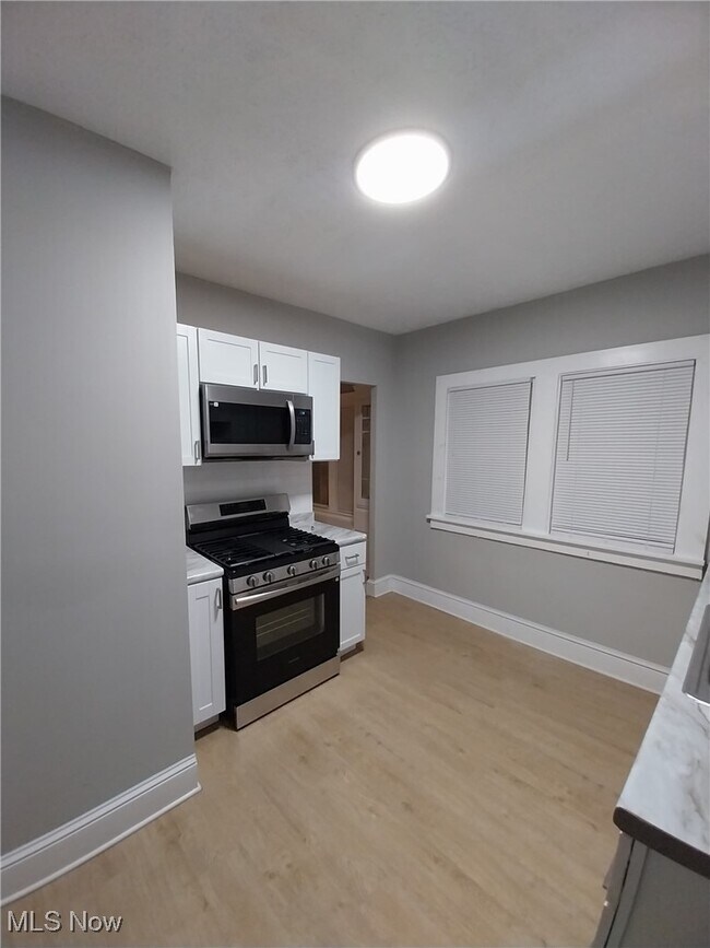 Building Photo - 1635 Hillcrest Rd