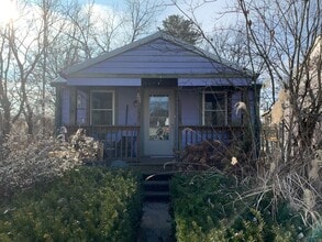 Building Photo - 711 W Dodds St