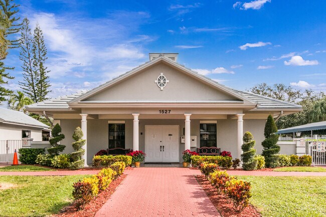 Building Photo - 1518 Whitehall Dr