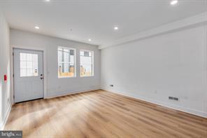 Building Photo - 1222 W Silver St