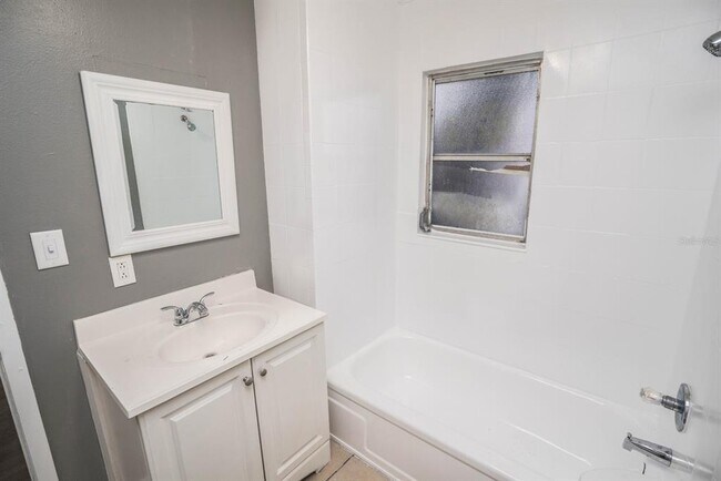 Building Photo - 2315 W Rio Vista Ave