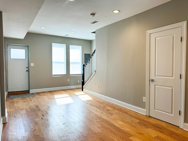 Building Photo - 1838 Capitol Ave NE