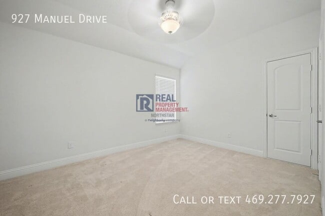 Building Photo - 927 Manuel Dr
