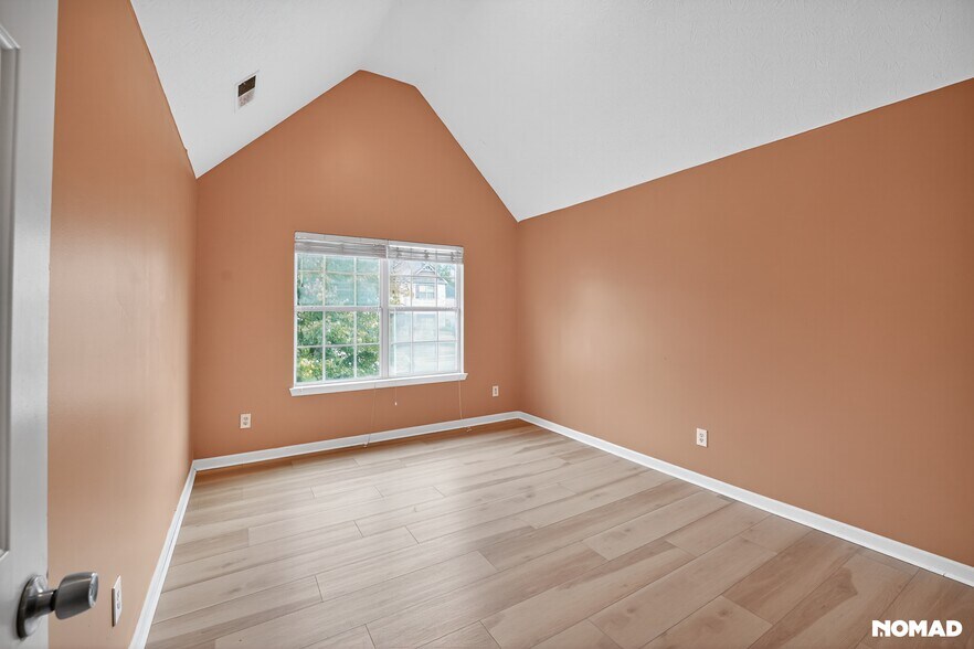 Building Photo - 395 Lamont Ln