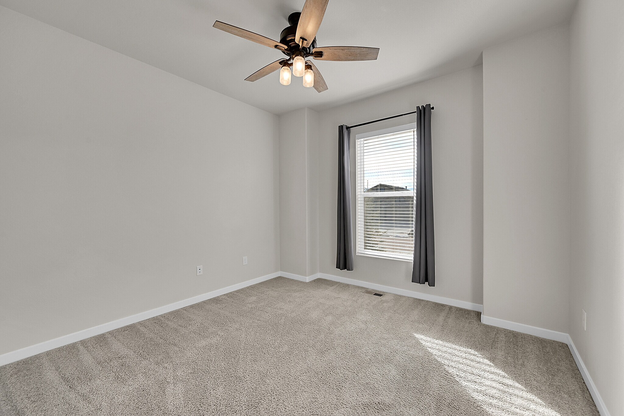 Building Photo - 16556 Hallmark Trl