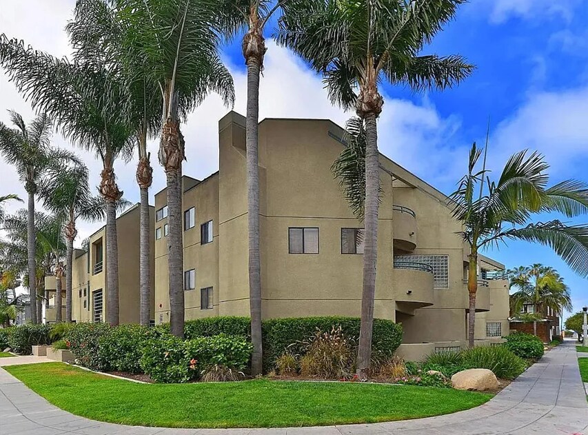 Building Photo - 8132 Camino del Sol