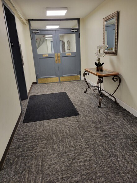 Lobby - 130 Orient Way