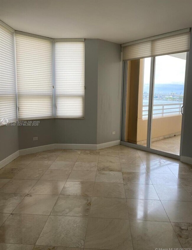 Building Photo - 808 Brickell Key Dr