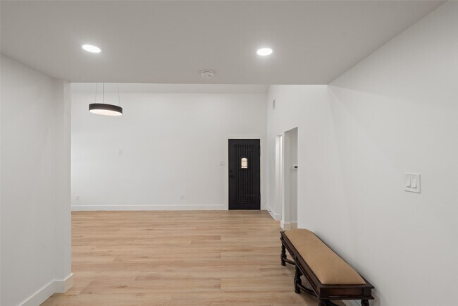 Building Photo - 9323 Portal Dr