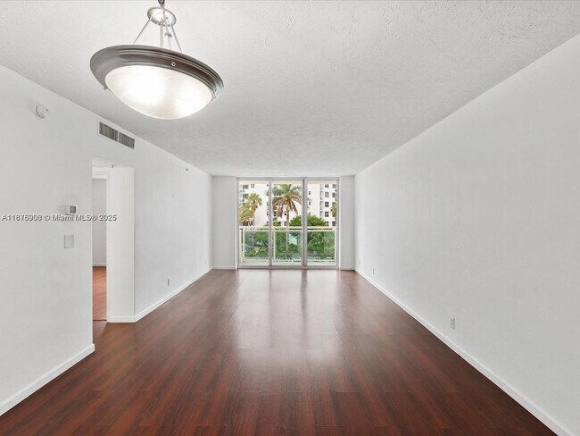 Building Photo - 3000 S Ocean Dr