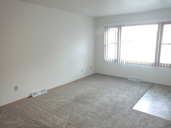 Building Photo - Now leasing for May 2026! Four Bed/Two Bath