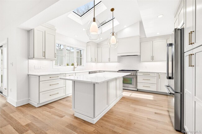 Building Photo - 306 Hunter St