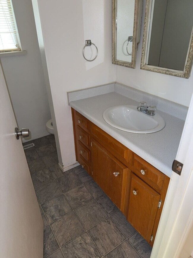 Building Photo - Charming 3-bedroom, 2-bathroom home is nes...