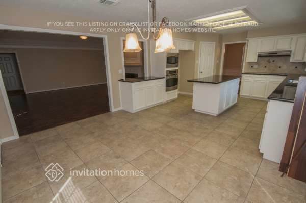 Building Photo - 2113 Pleasant Valley Dr
