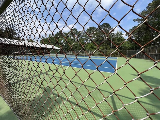 Building Photo - 12965 Larch Ln